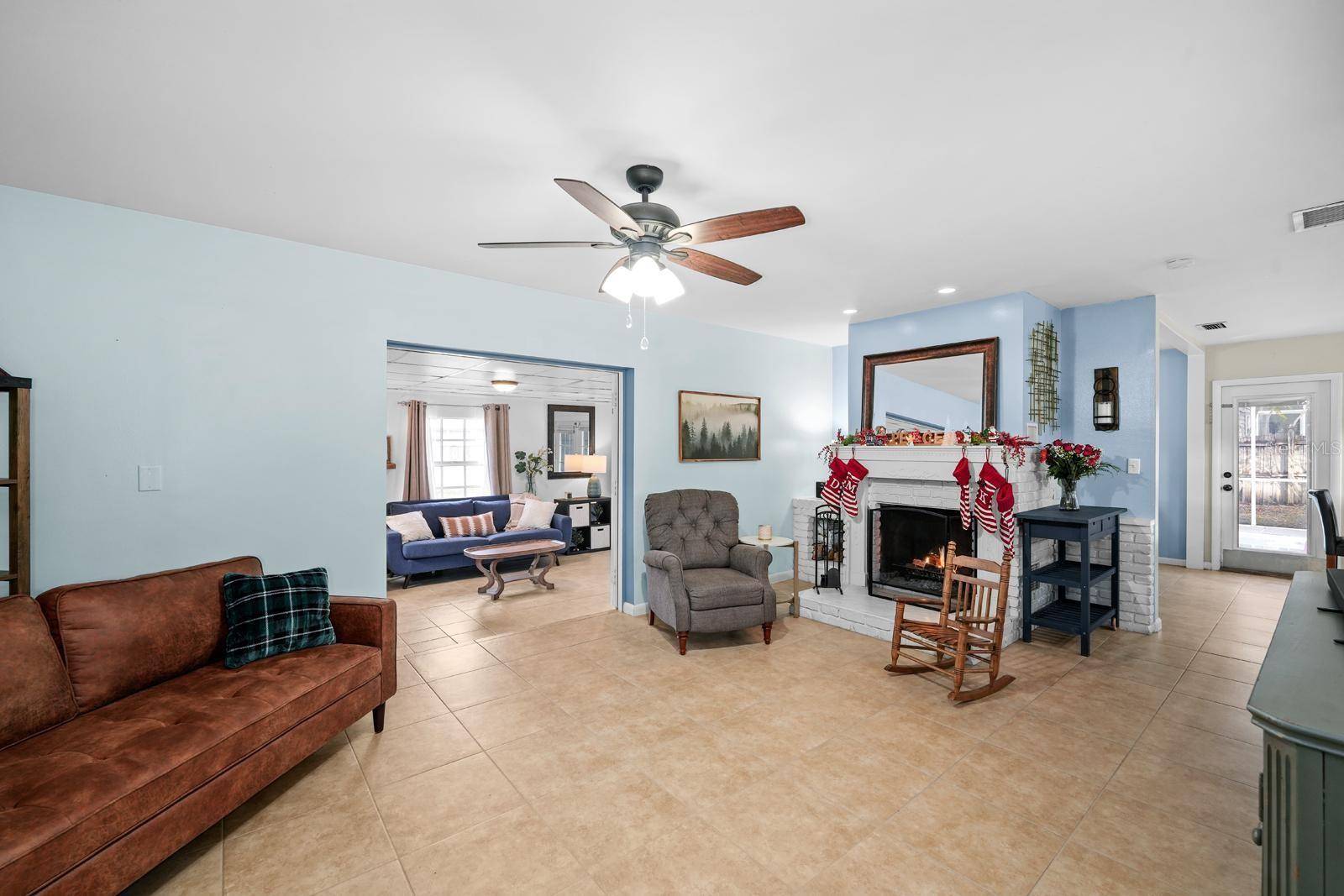 Brandon, FL 33510,910 EDGEDALE CIR