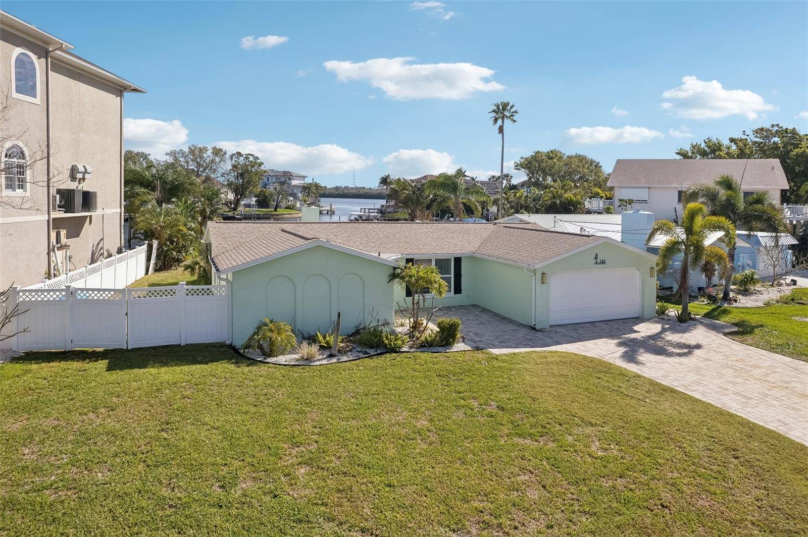 Palm Harbor, FL 34683,104 CARLYLE CIR