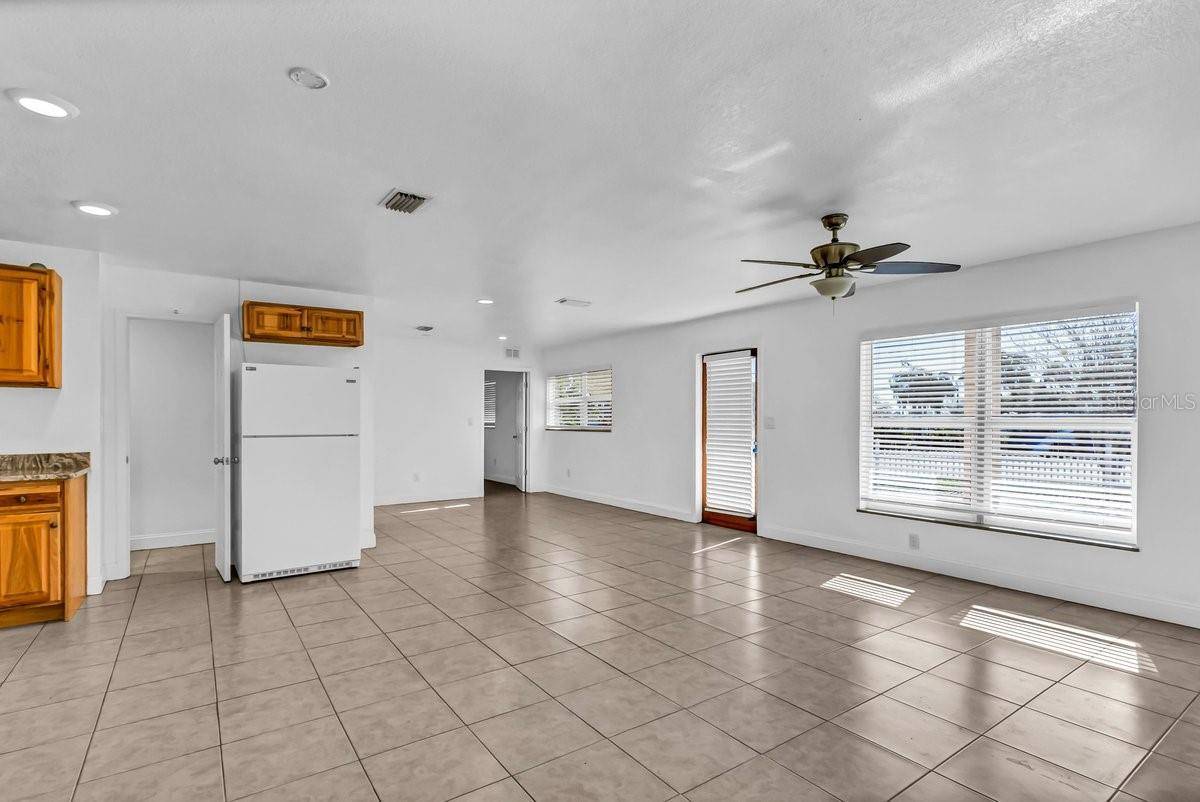 Seminole, FL 33772,10701 VILLAGE GREEN AVE