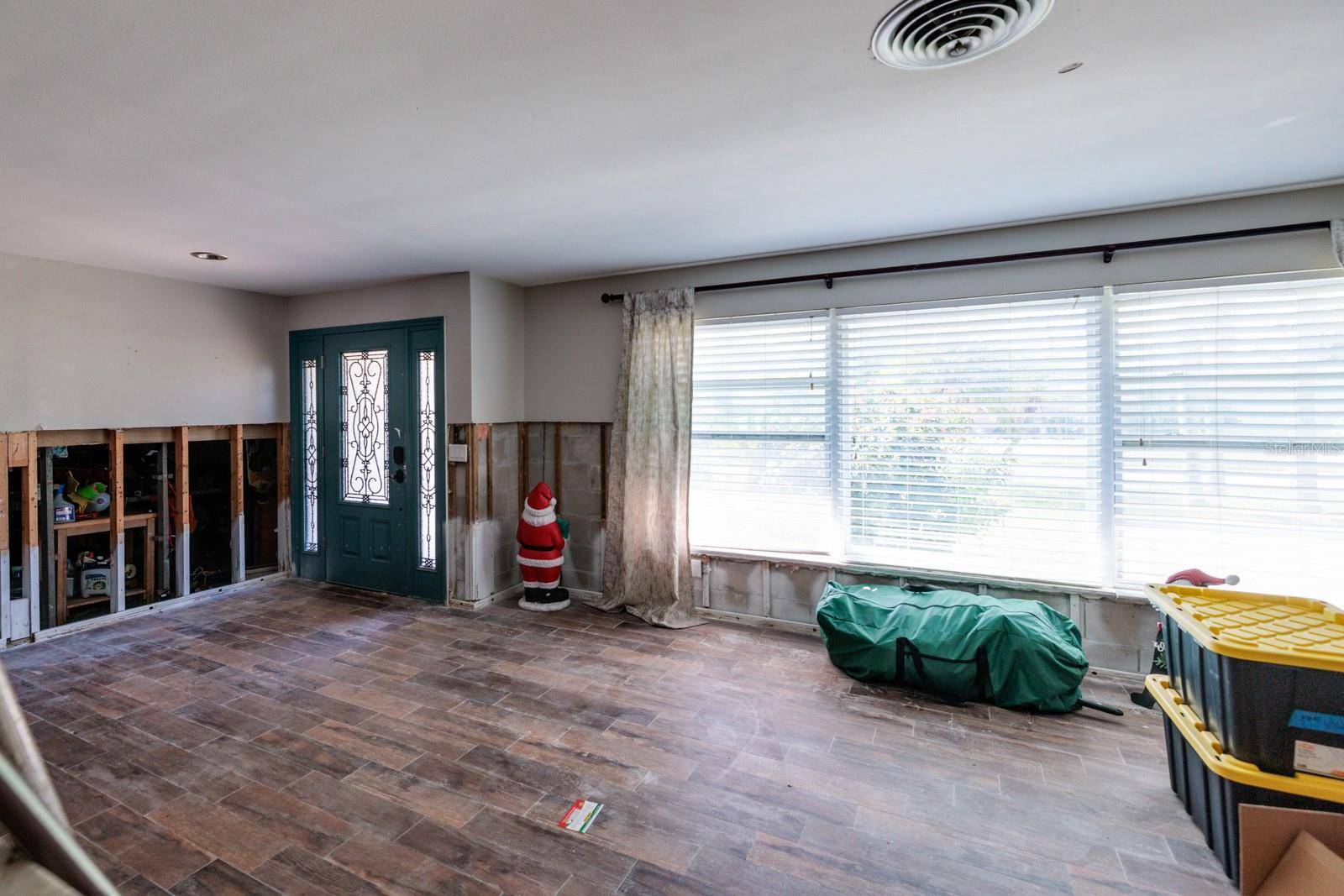 St Petersburg, FL 33703,1591 N DAKOTA AVE NE