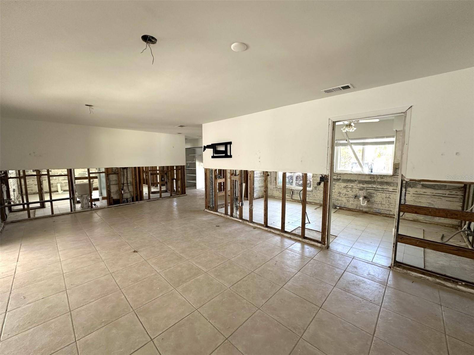 Redington Shores, FL 33708,121 175TH AVE E