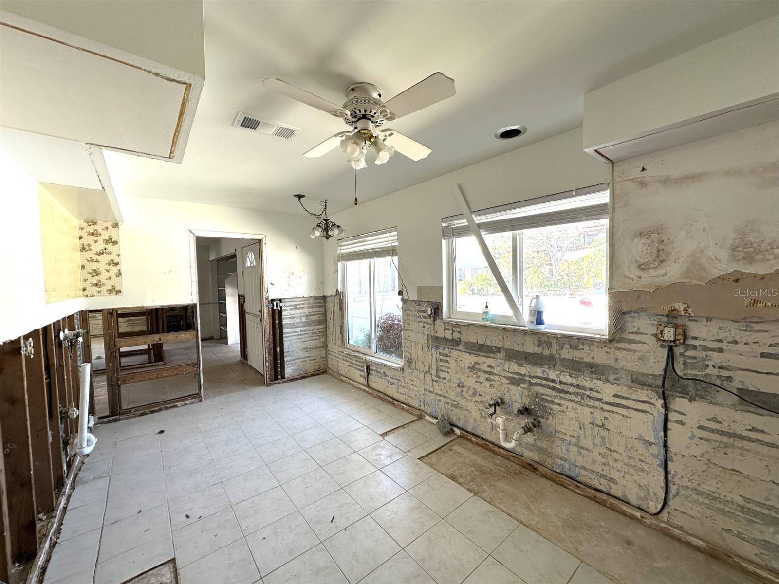 Redington Shores, FL 33708,121 175TH AVE E