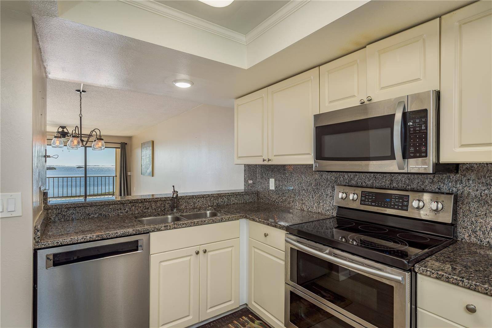 Tarpon Springs, FL 34689,1810 MARINER DR #207
