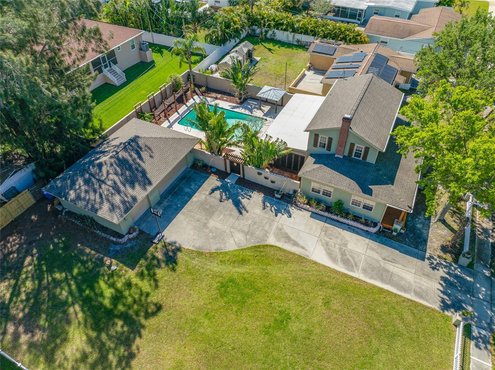 St Petersburg, FL 33702,8205 OVERLOOK PL NE