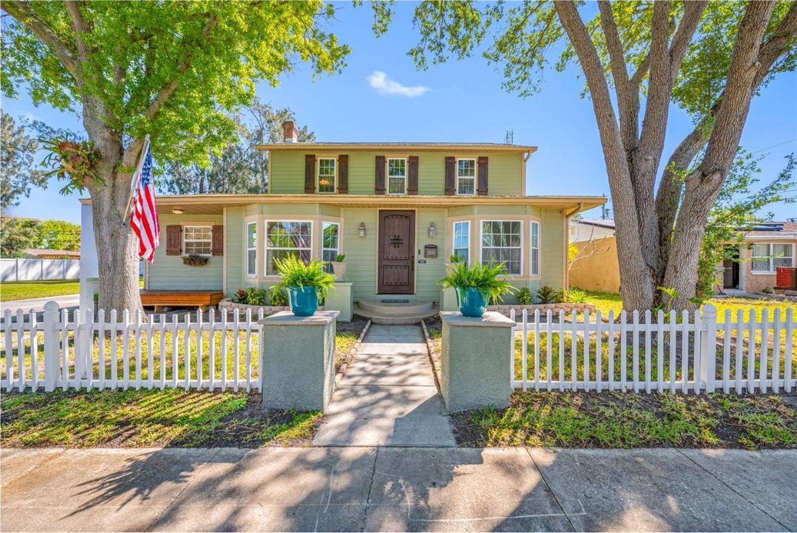 St Petersburg, FL 33702,8205 OVERLOOK PL NE