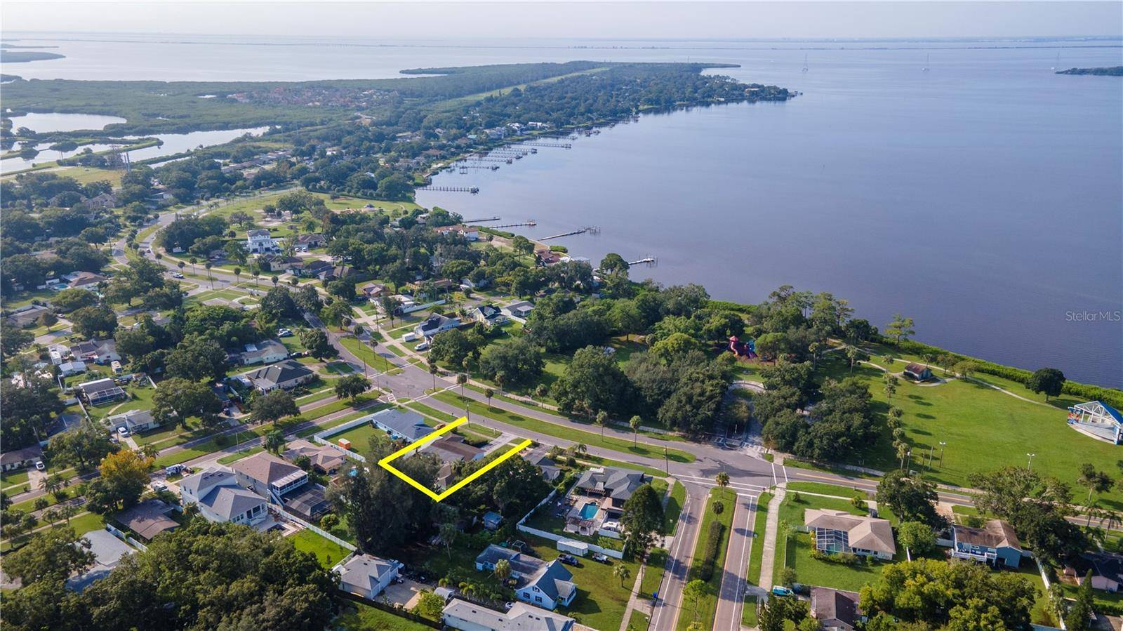 Oldsmar, FL 34677,102 SHORE DR W