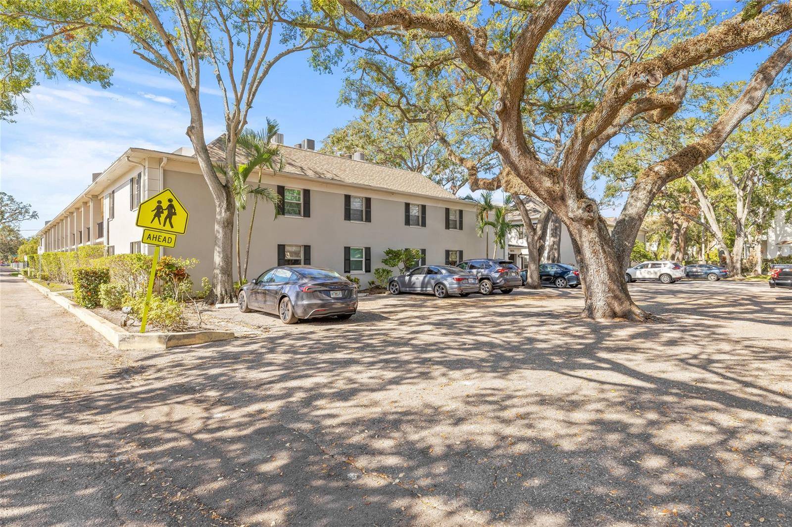 Tampa, FL 33611,5221 BAYSHORE BLVD #18