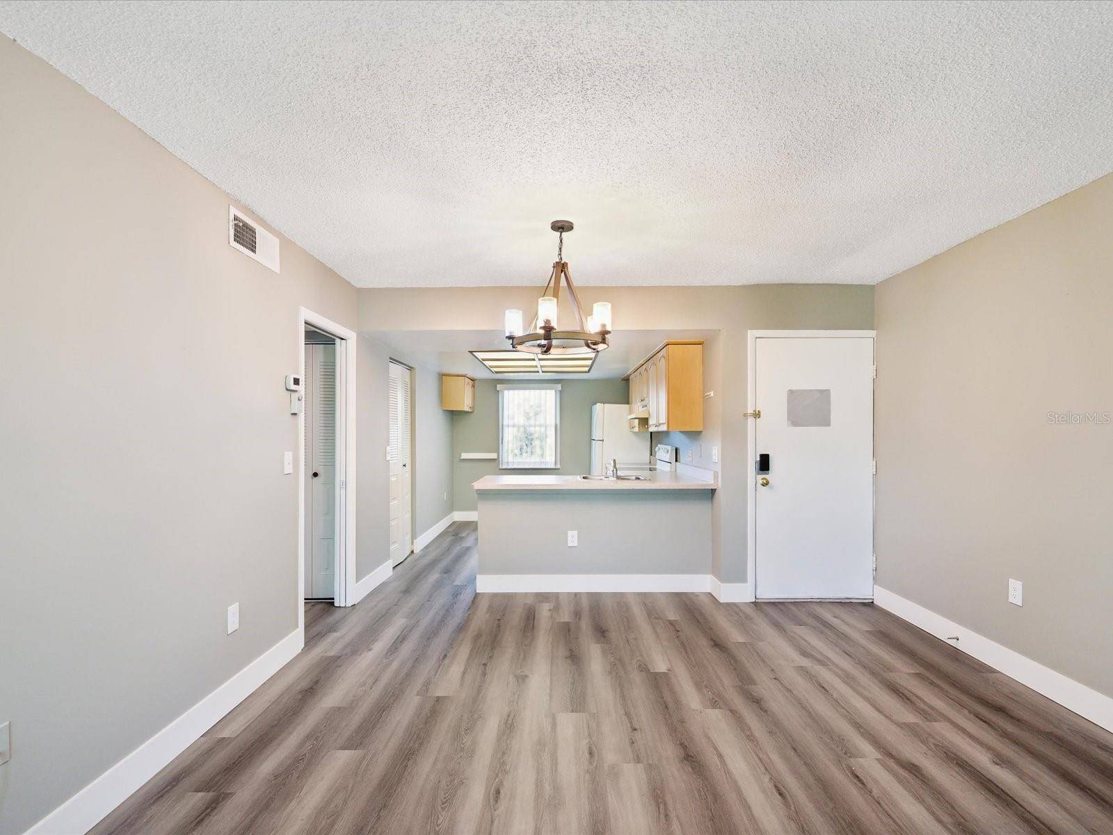 Oldsmar, FL 34677,106 MEADOW LN #106