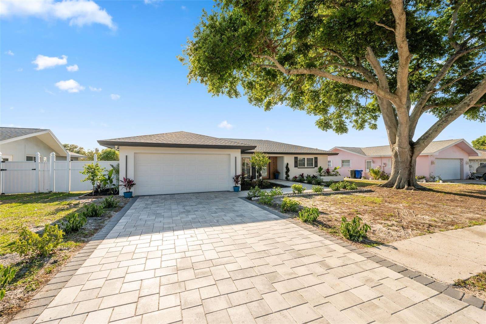Dunedin, FL 34698,2675 PINEWOOD DR