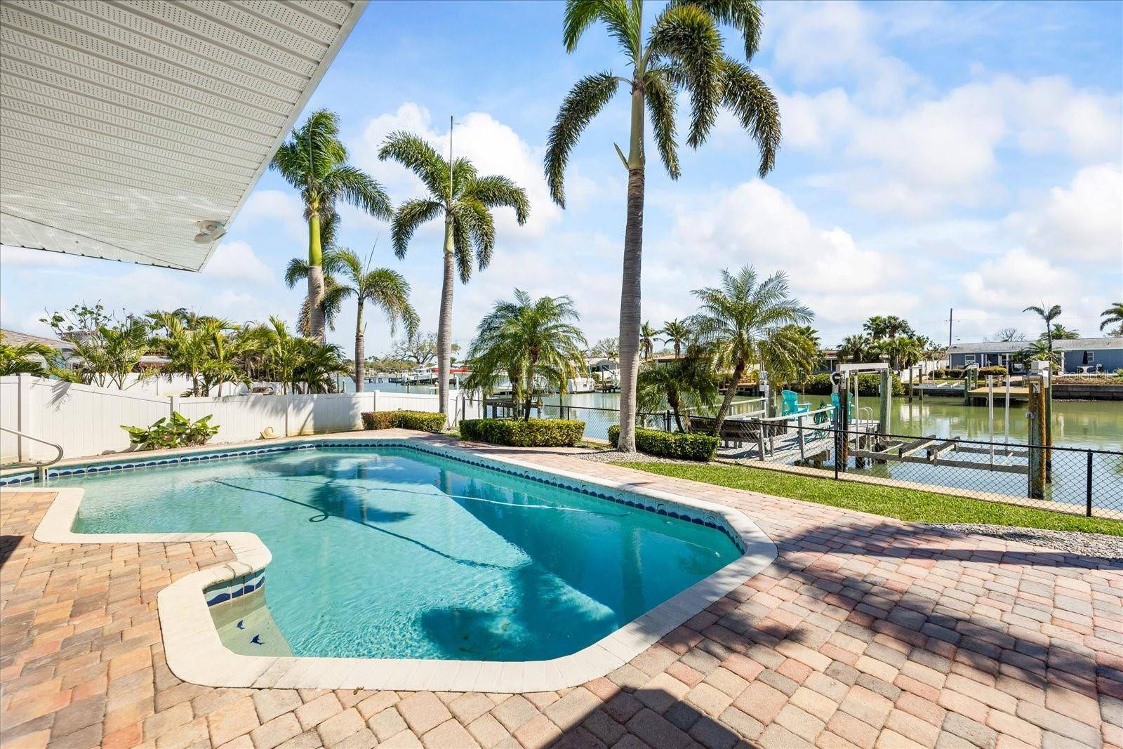 St Petersburg, FL 33707,7870 CAUSEWAY BLVD S