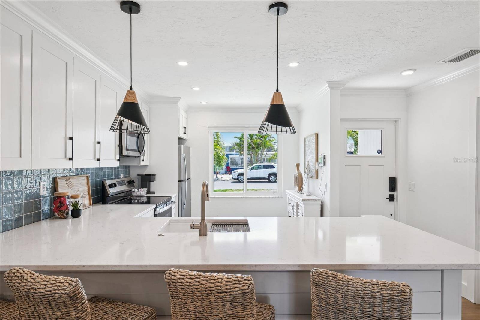 Holmes Beach, FL 34217,438 62ND ST