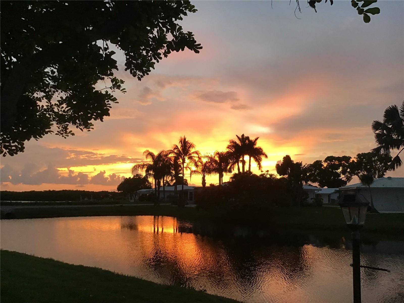 Bradenton, FL 34208,1002 PUSSYWILLOW LN