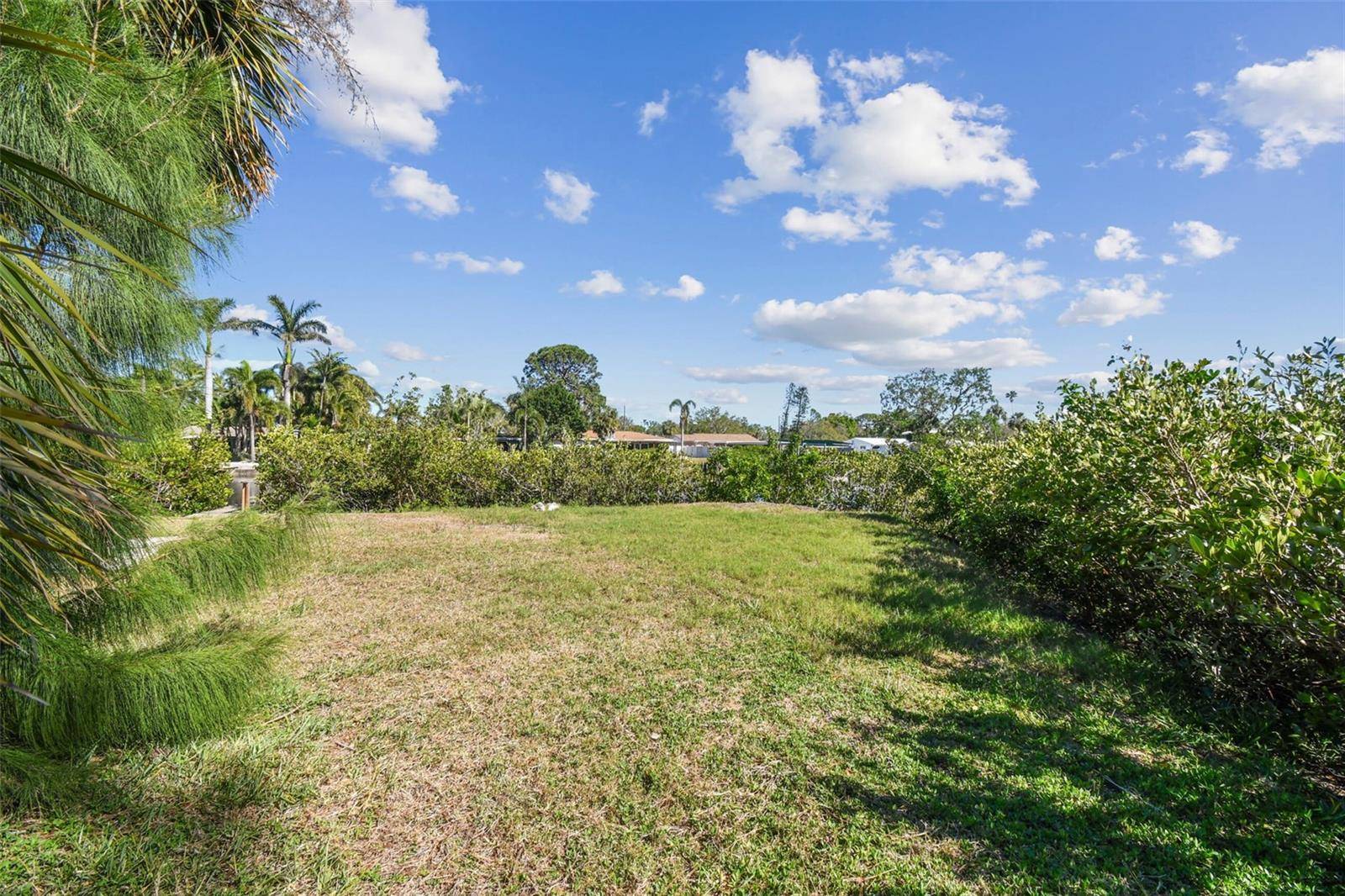 St Petersburg, FL 33703,1516 MASSACHUSETTS AVE NE