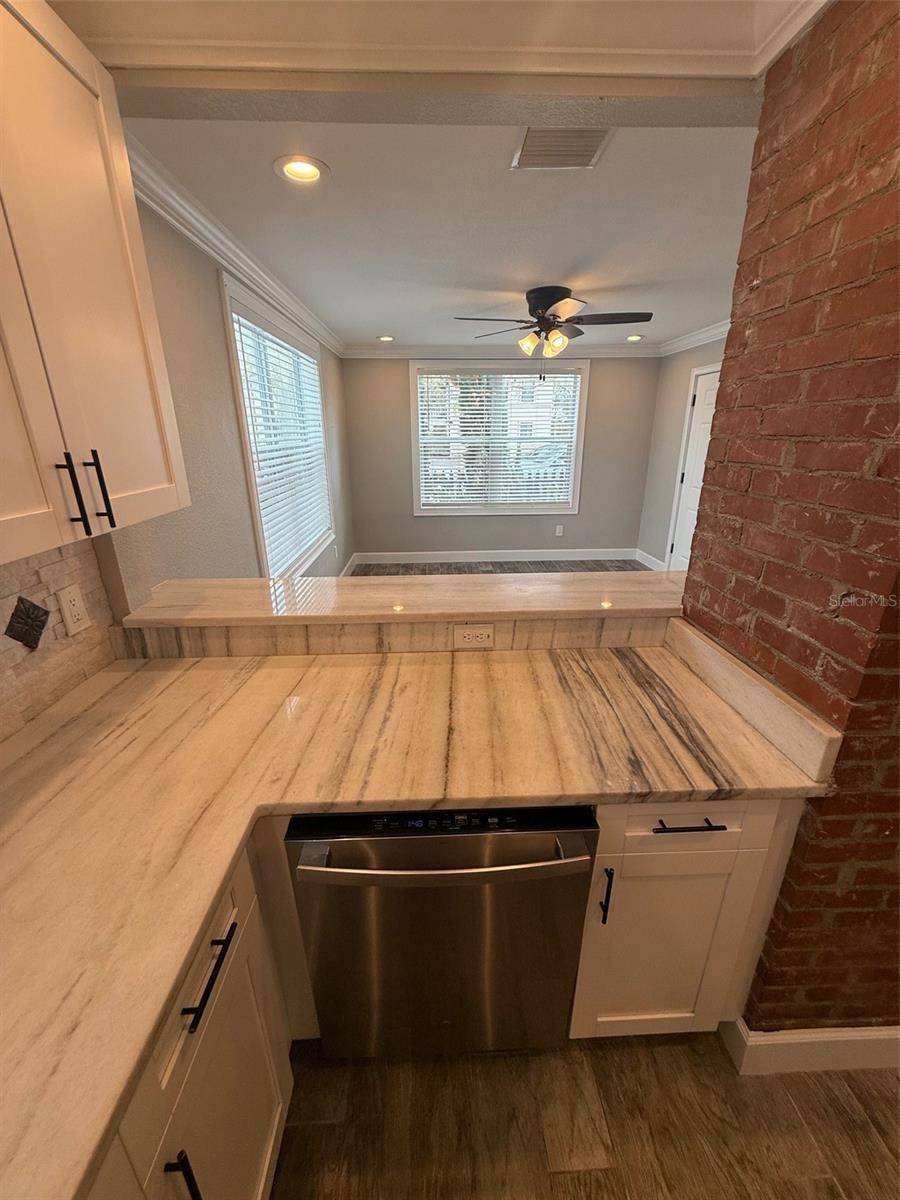 Tampa, FL 33606,214 COLUMBIA DR #2