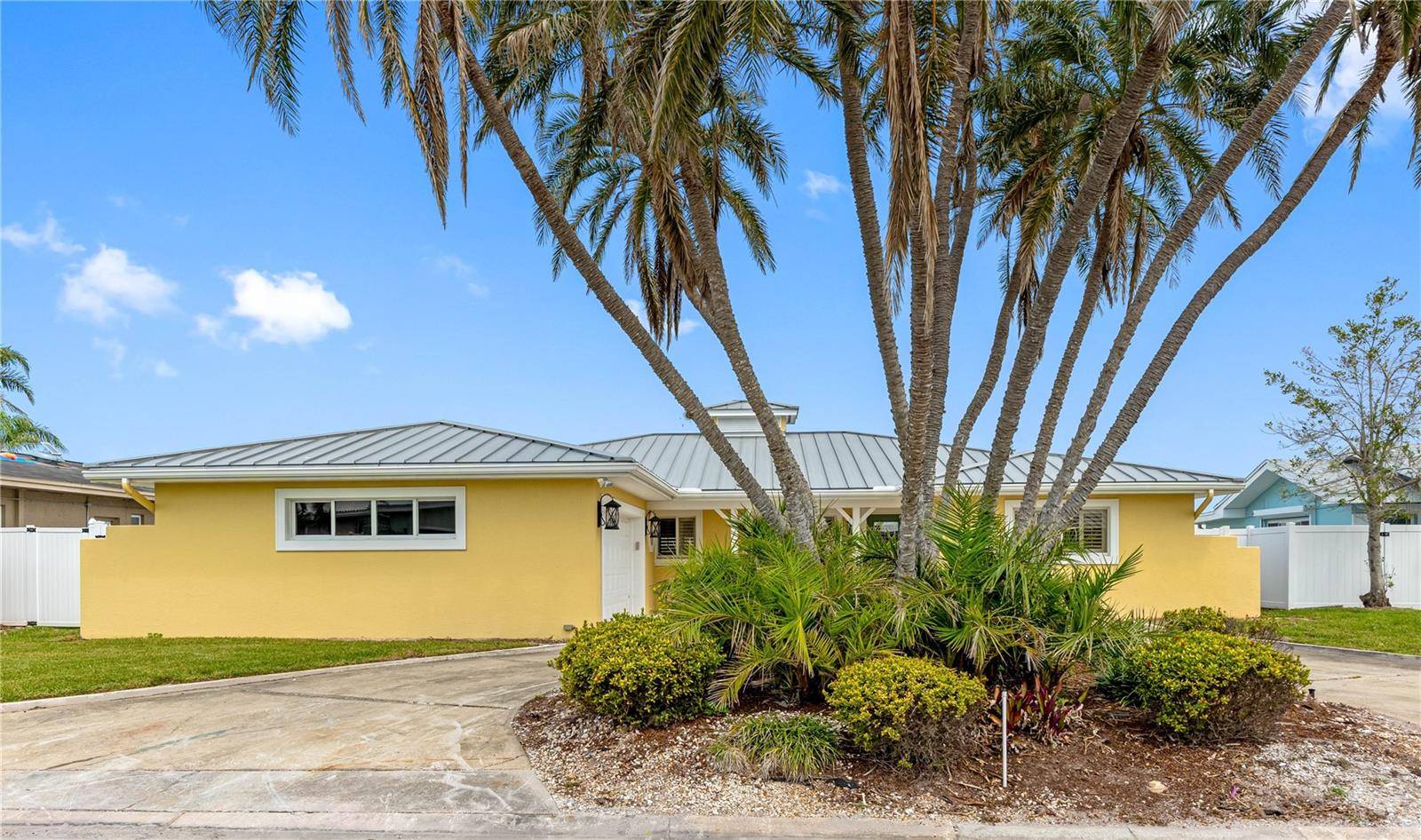 North Redington Beach, FL 33708,512 173RD AVE E