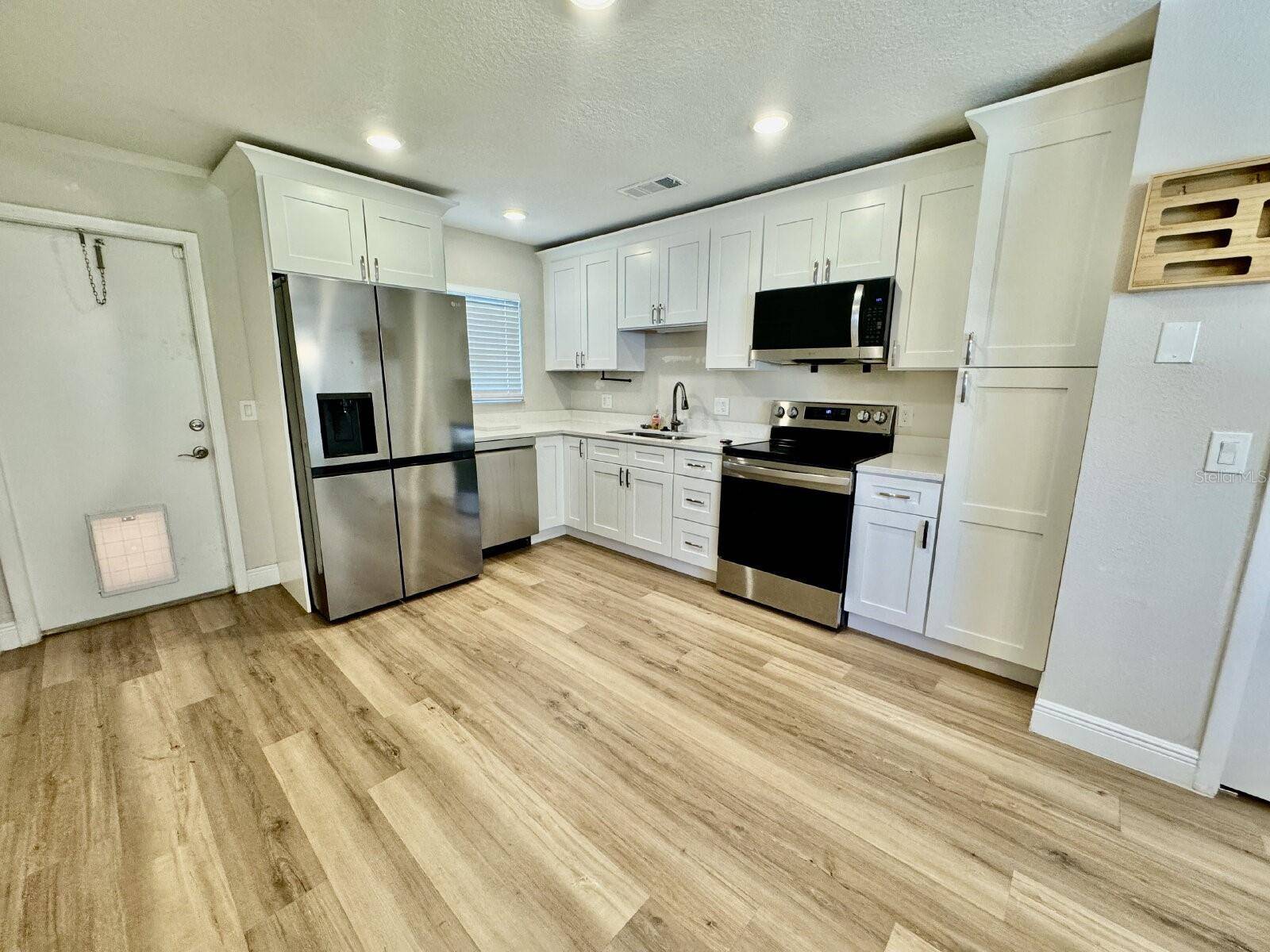 Seffner, FL 33584,921 CHADSWORTH AVE