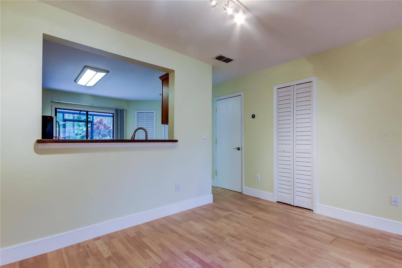 Tampa, FL 33647,5100 BURCHETTE RD #602