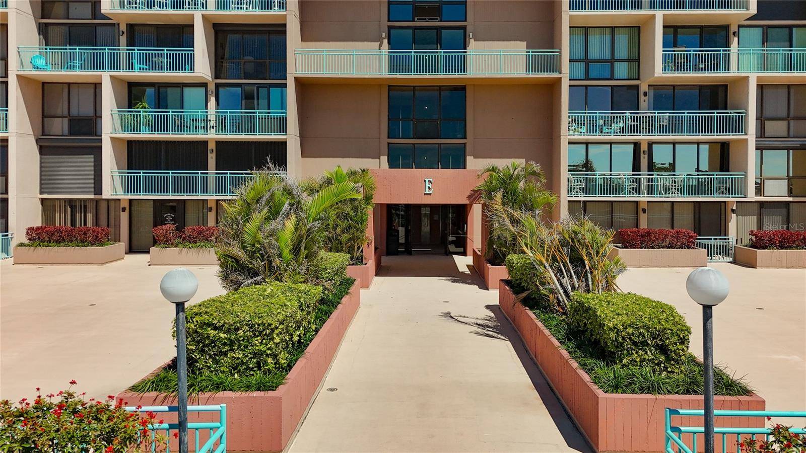Treasure Island, FL 33706,1 KEY CAPRI #301E