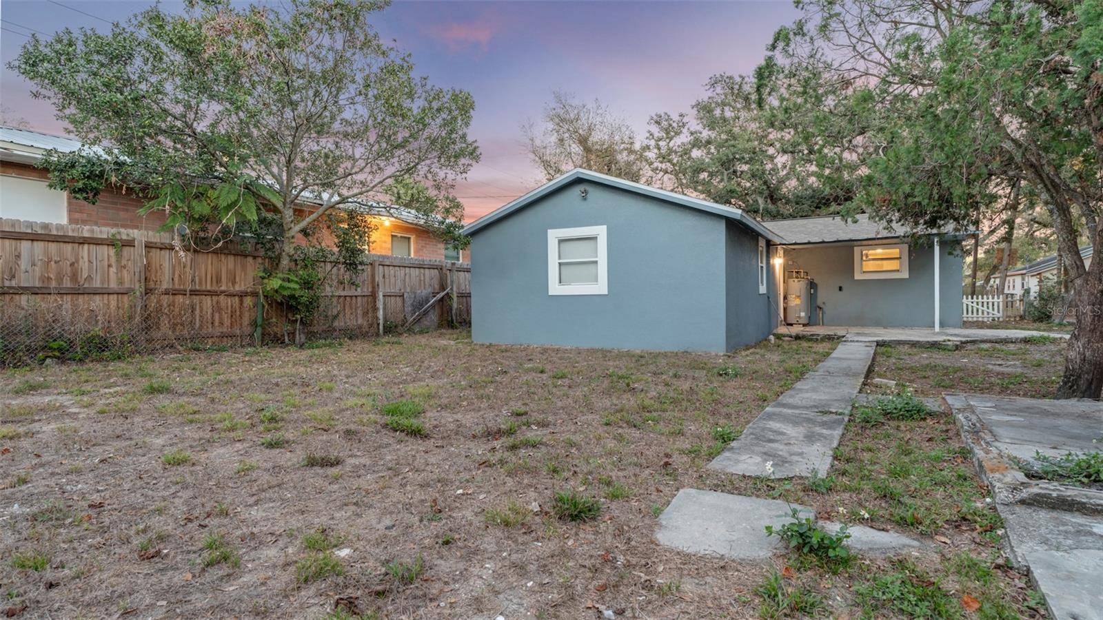 Tampa, FL 33604,8318 N 14TH ST