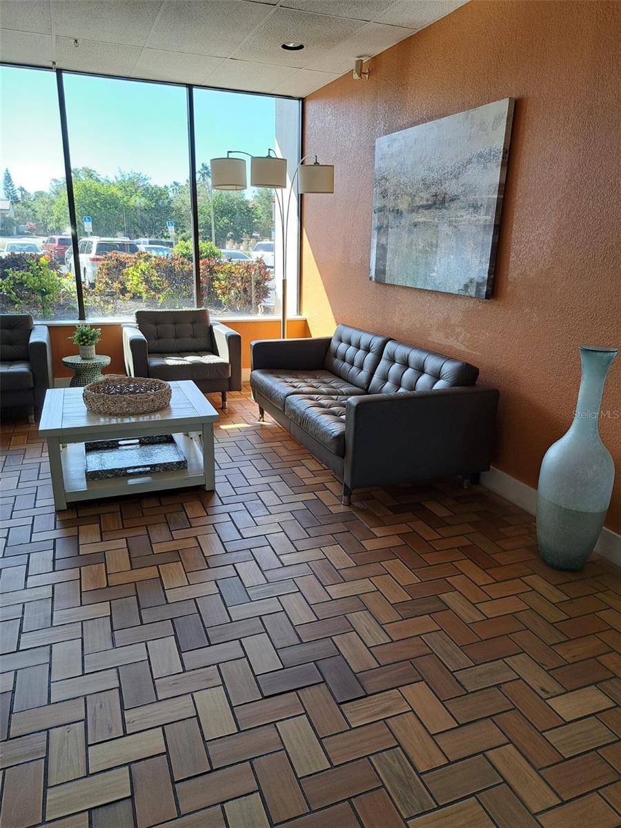 Clearwater Beach, FL 33767,255 DOLPHIN PT #1006