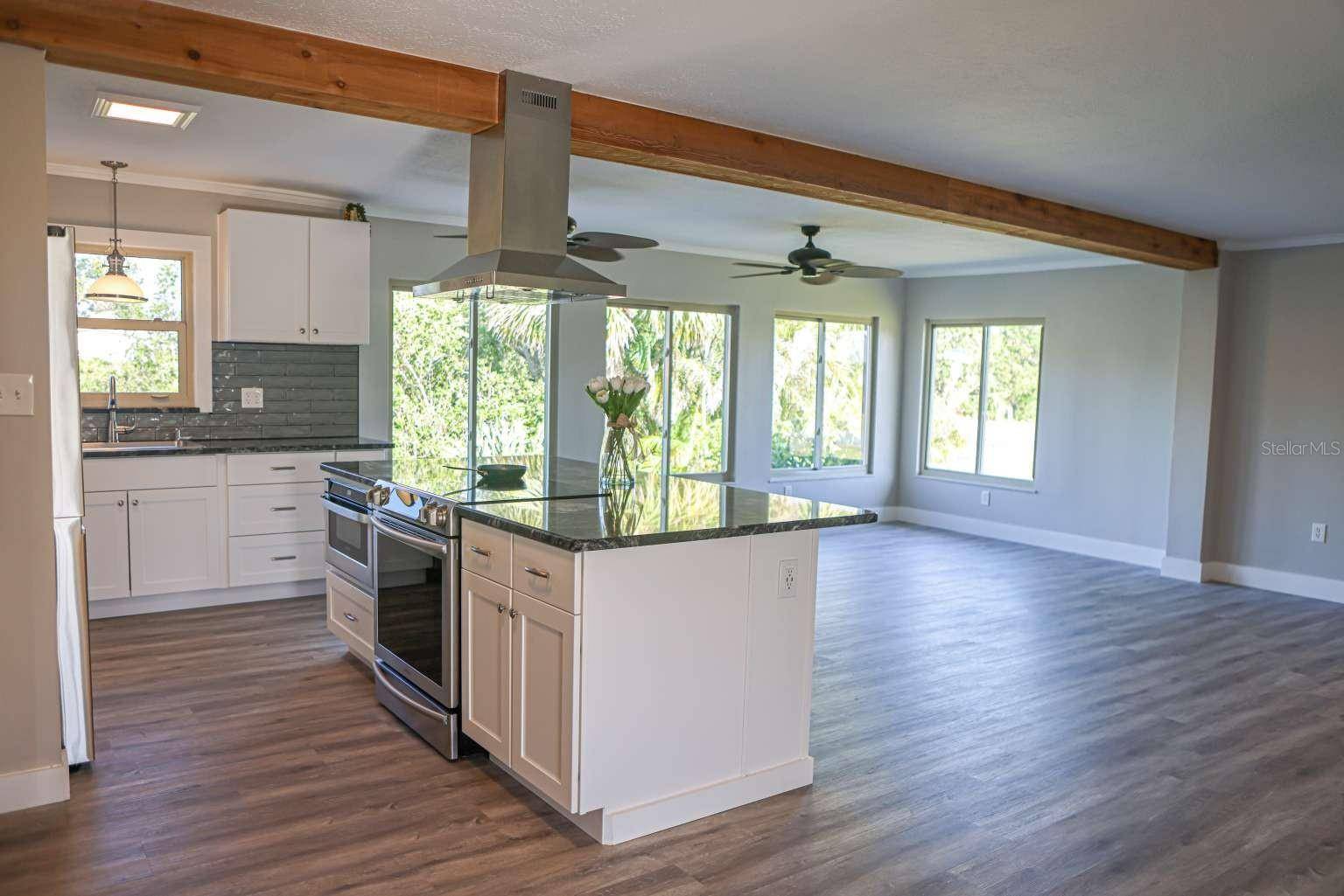 Osprey, FL 34229,208 VILLA DR #208