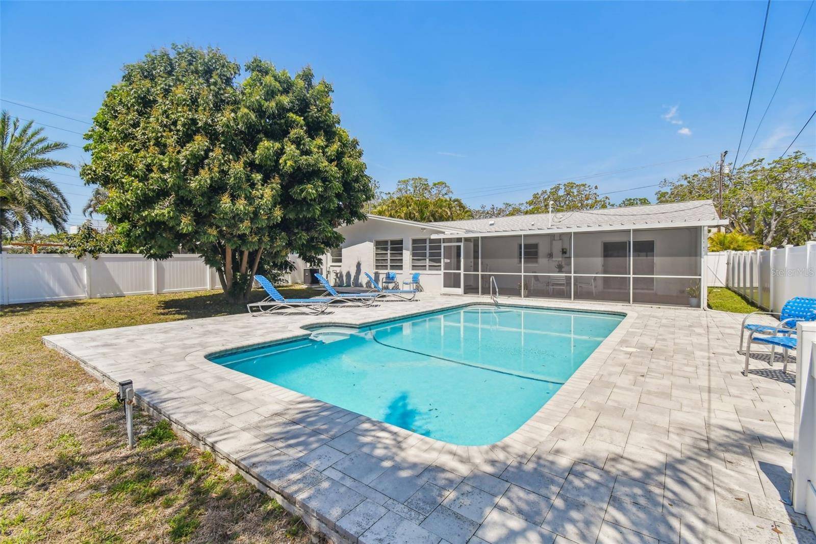 Dunedin, FL 34698,827 VIRGINIA ST