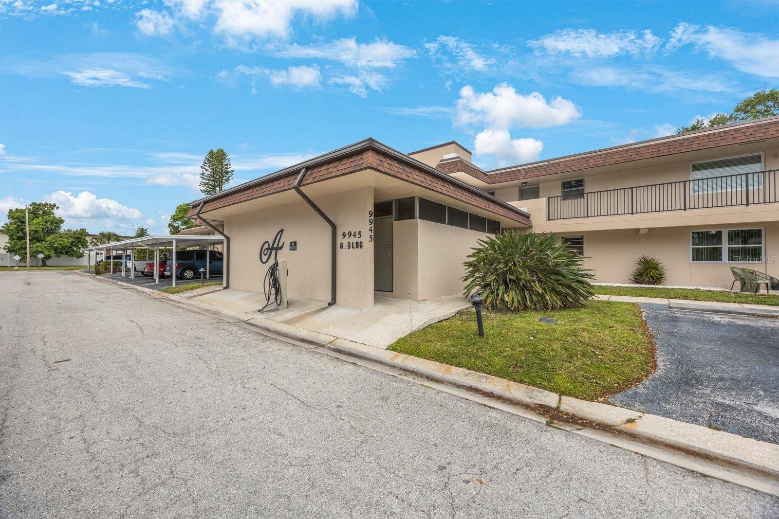 St Petersburg, FL 33708,9945 47TH AVE N #203