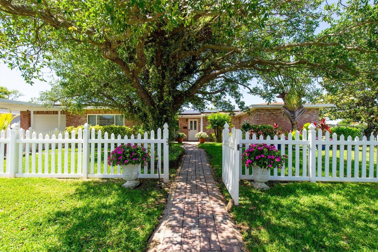 St Petersburg, FL 33702,6592 19TH WAY N