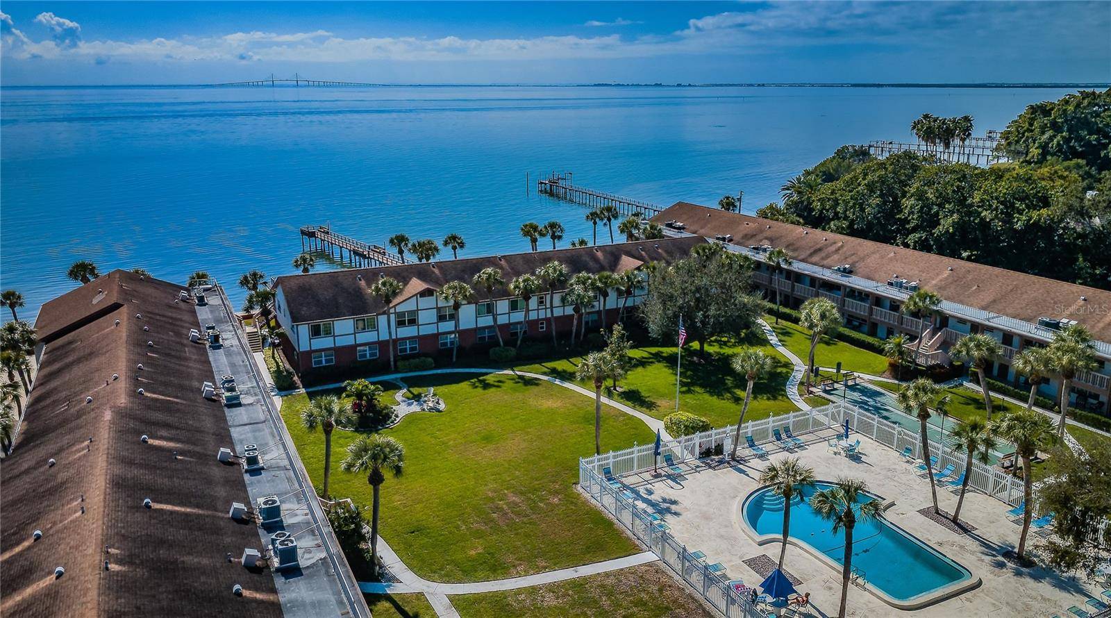 St Petersburg, FL 33705,650 PINELLAS POINT DR S #216