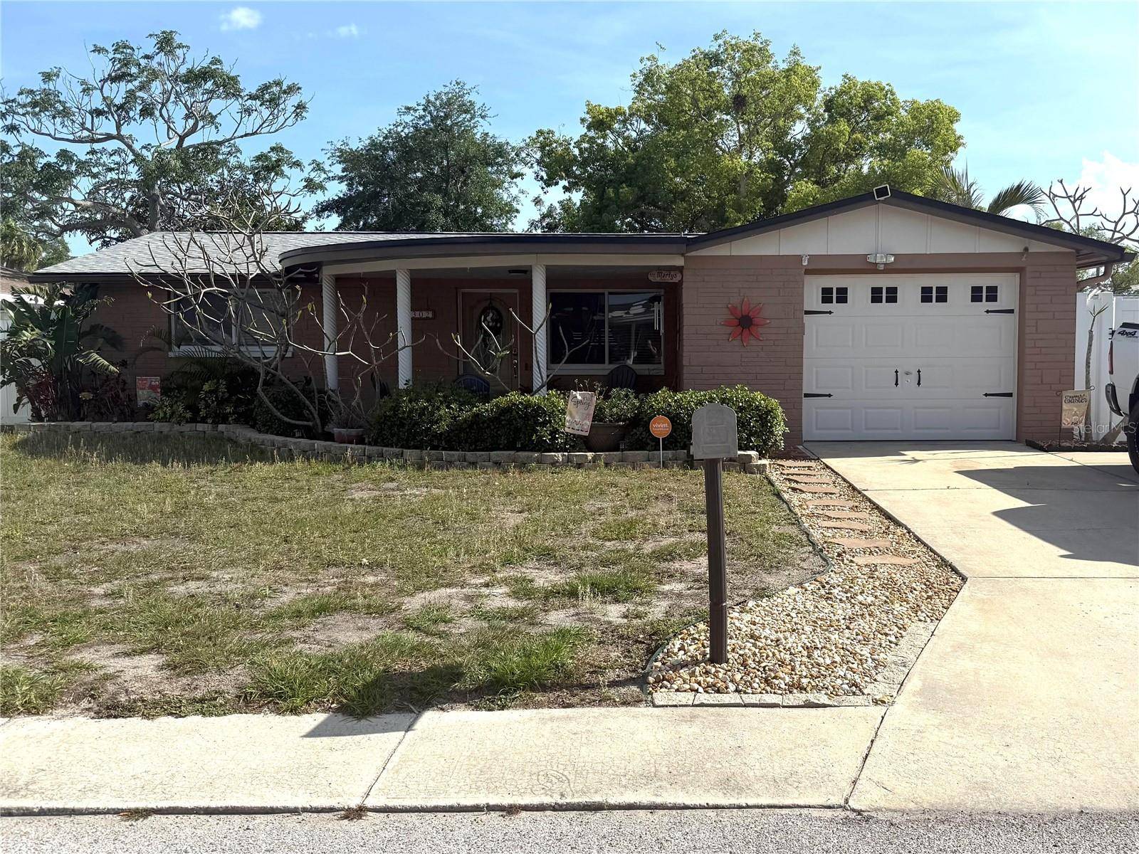 Holiday, FL 34691,3302 EISENHOWER DR
