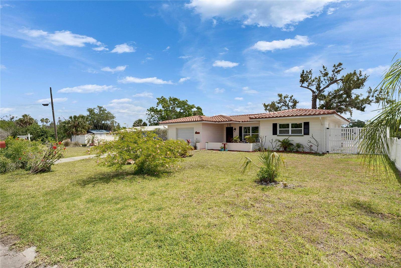 Ruskin, FL 33570,105 6TH ST NW