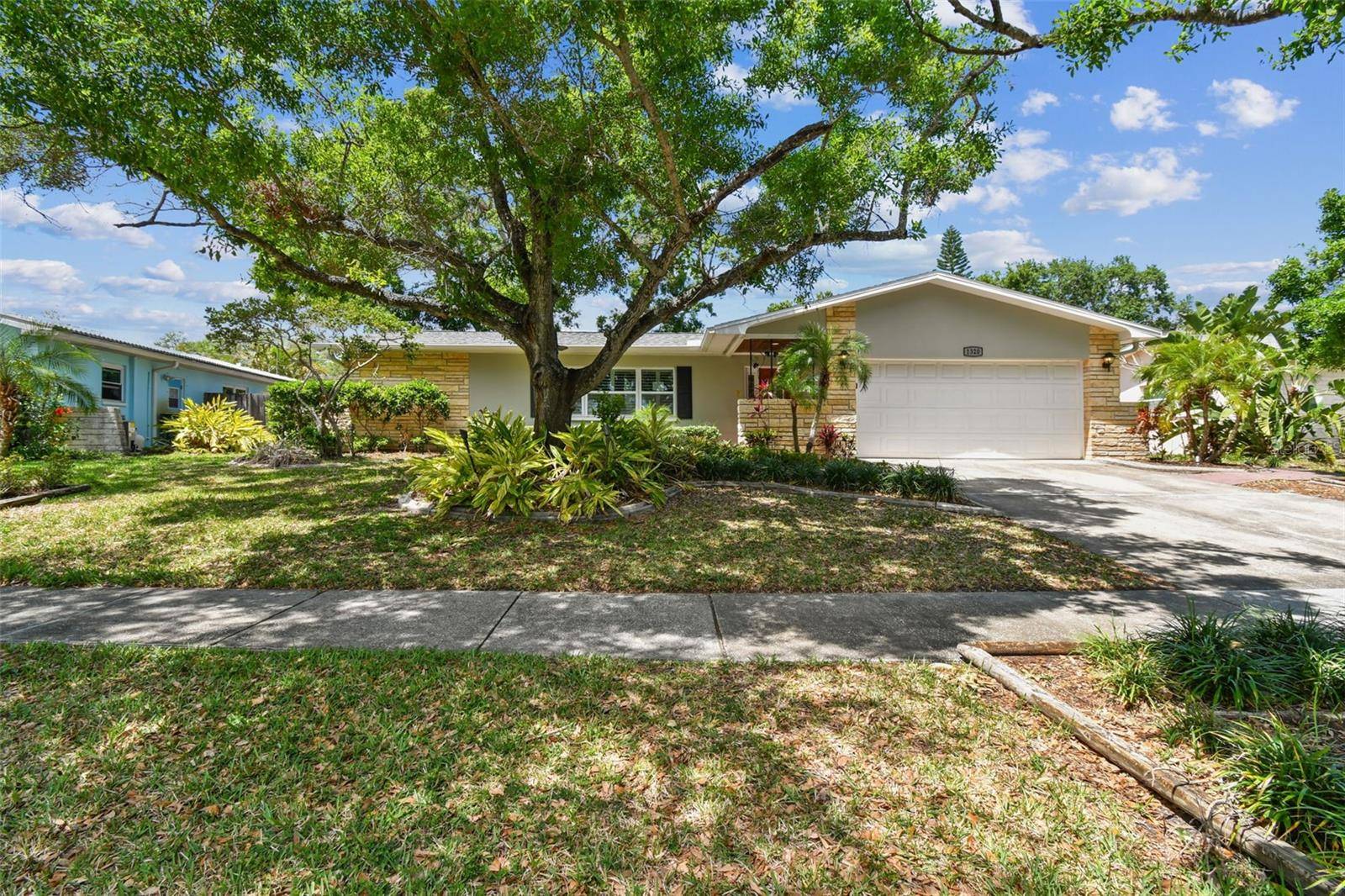 Clearwater, FL 33764,1320 WHISPERING PINES DR