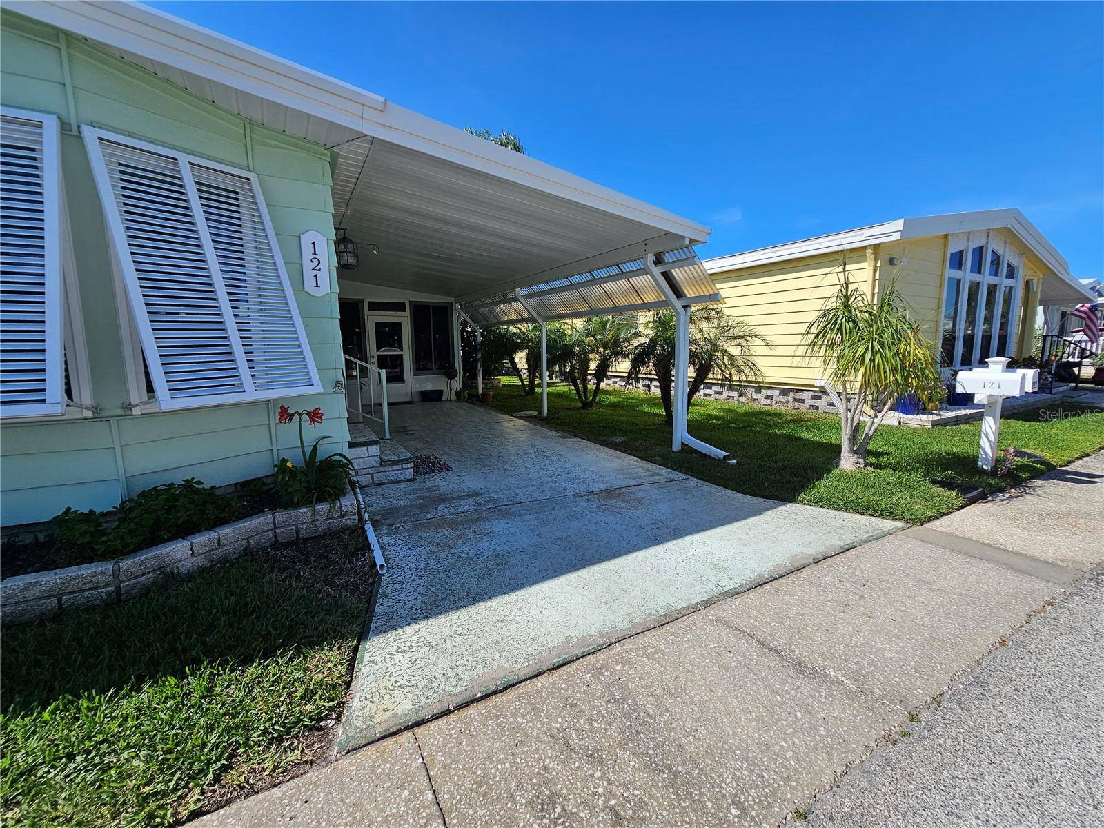 Oldsmar, FL 34677,121 DOLPHIN DR S