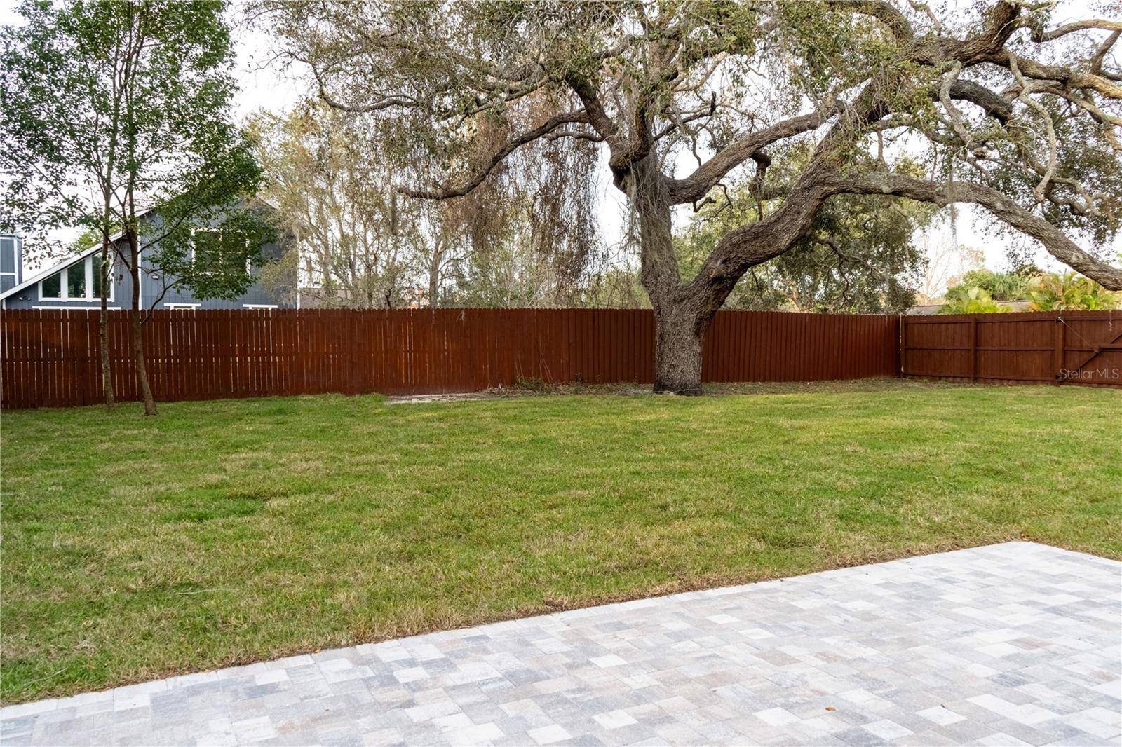 Tarpon Springs, FL 34689,1221 E OAKWOOD ST