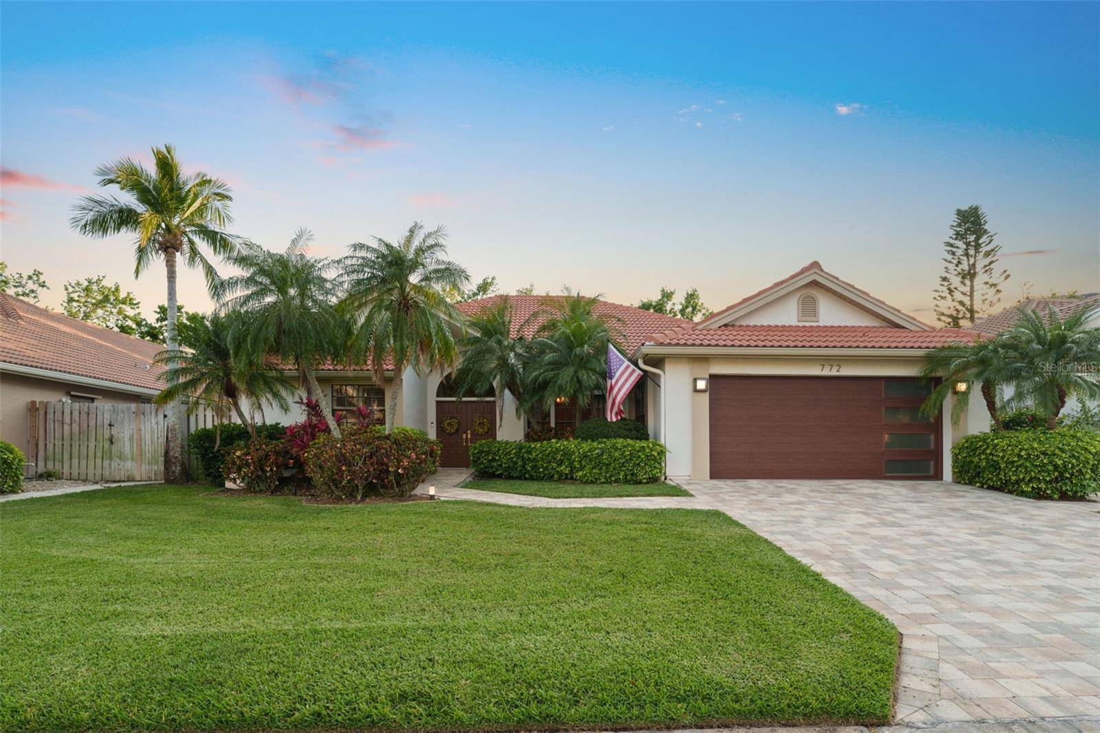 St Petersburg, FL 33703,772 LIVE OAK TER NE