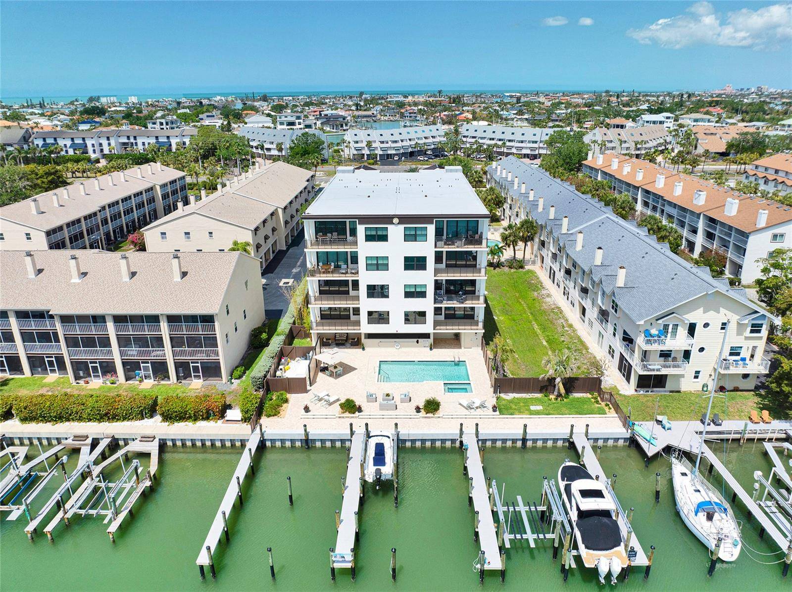 Tierra Verde, FL 33715,455 PINELLAS BAYWAY S #2A