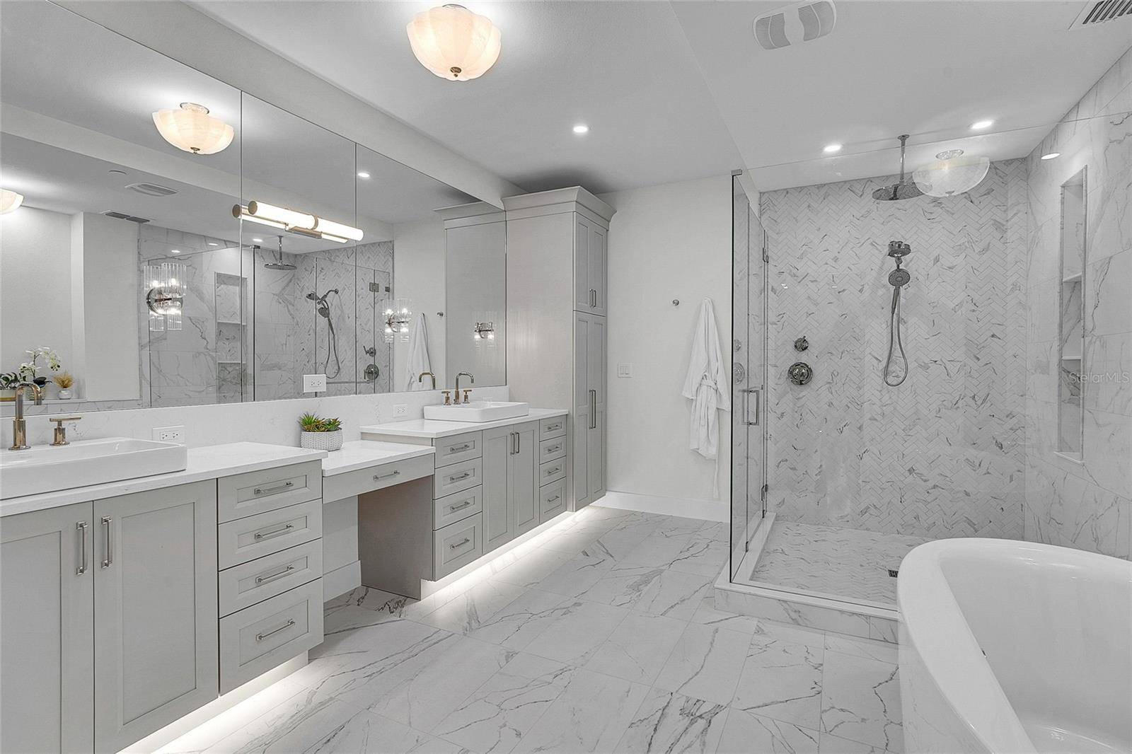 Tierra Verde, FL 33715,455 PINELLAS BAYWAY S #2A