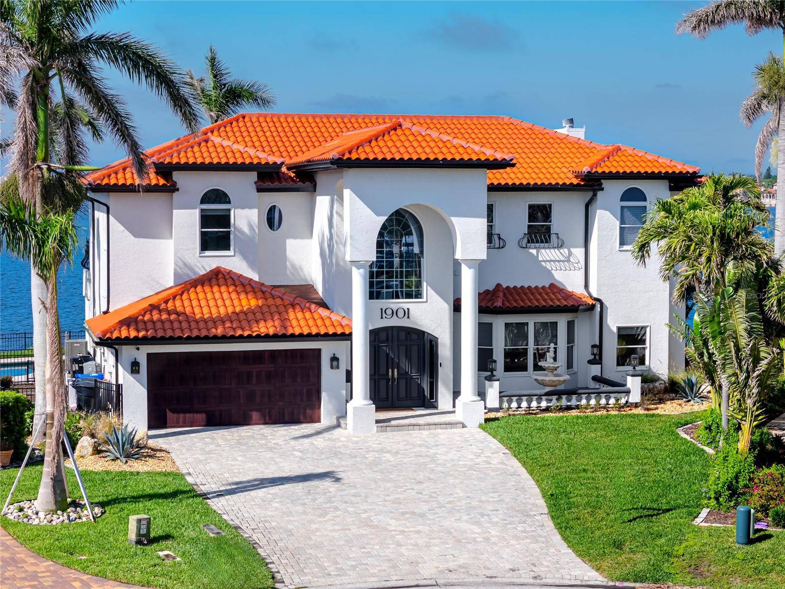 St Petersburg, FL 33703,1901 CAROLINA AVE NE