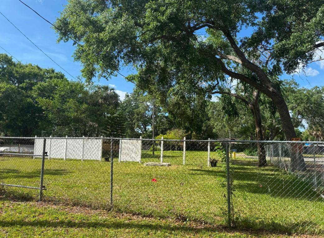 Gibsonton, FL 33534,6112 BEACH AVE