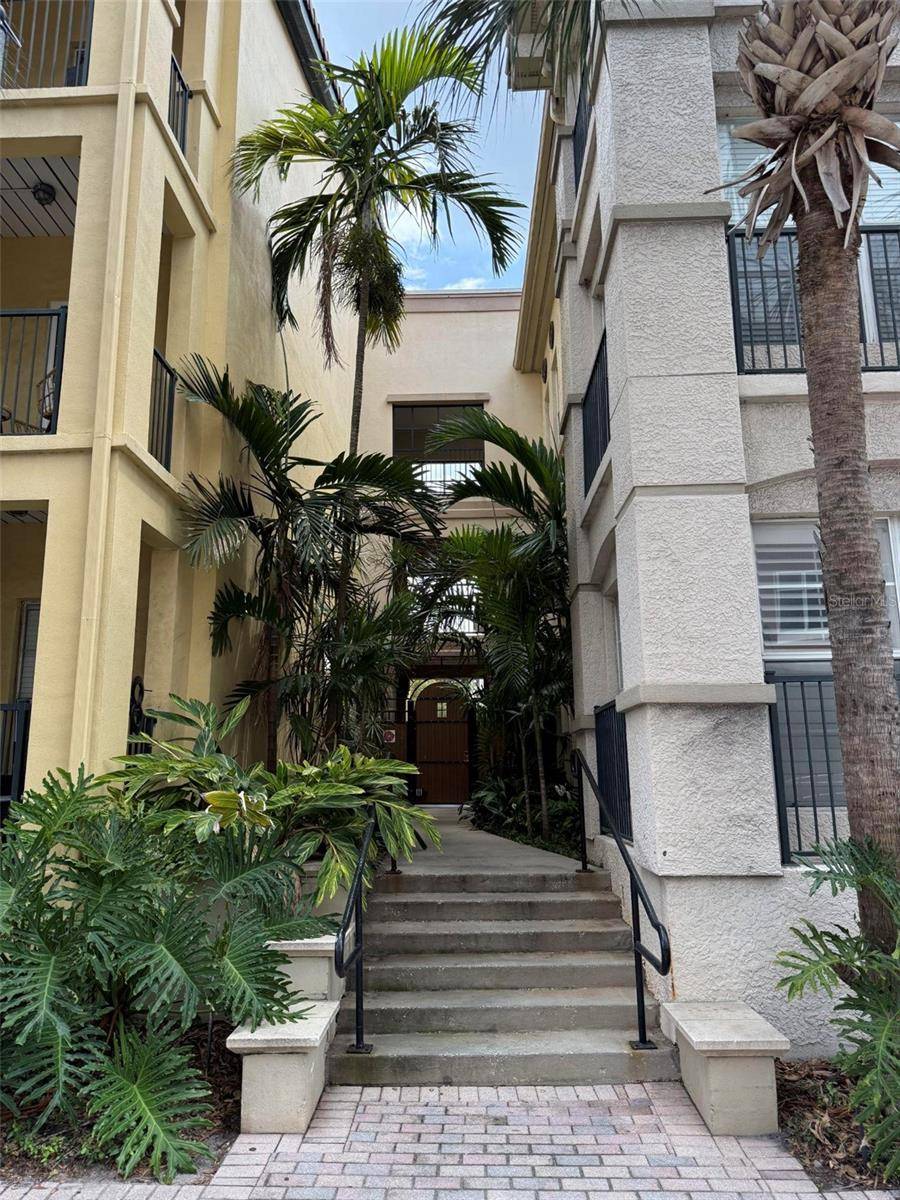 Tampa, FL 33609,402 S ARMENIA AVE #127