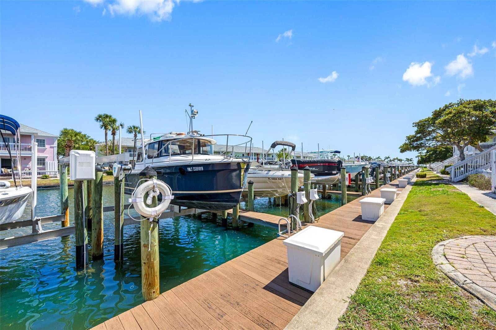 St Petersburg, FL 33705,0 BEACH DR SE #162SS