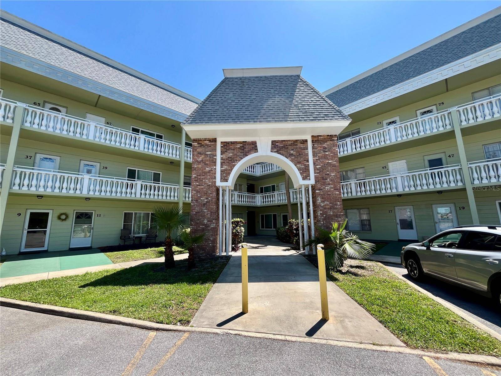 Clearwater, FL 33763,2459 COLUMBIA DR #17