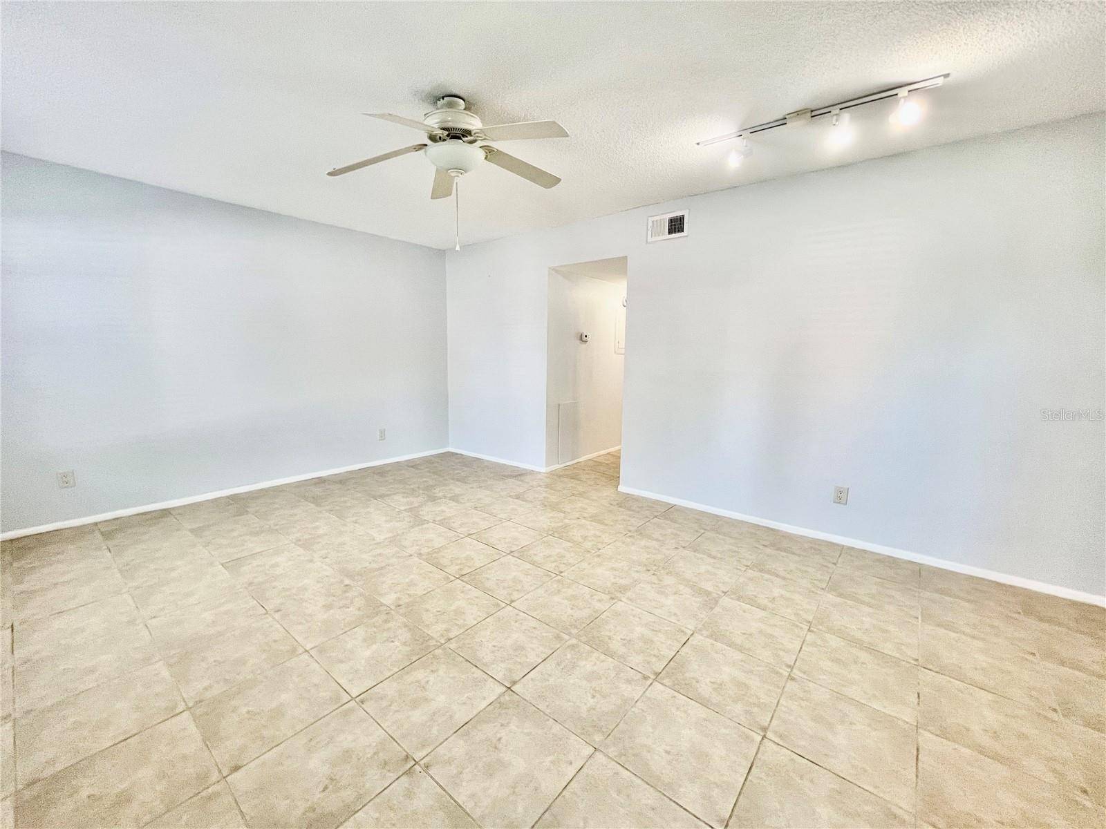 Clearwater, FL 33763,2459 COLUMBIA DR #17