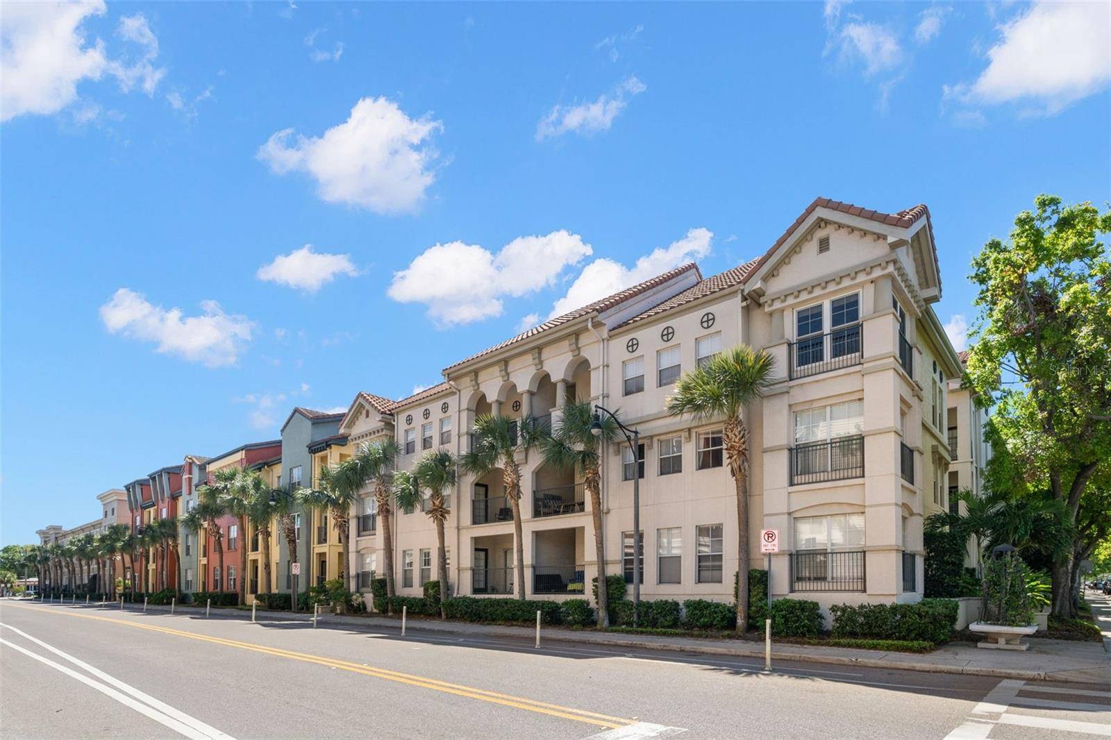 Tampa, FL 33609,2410 W AZEELE ST #228
