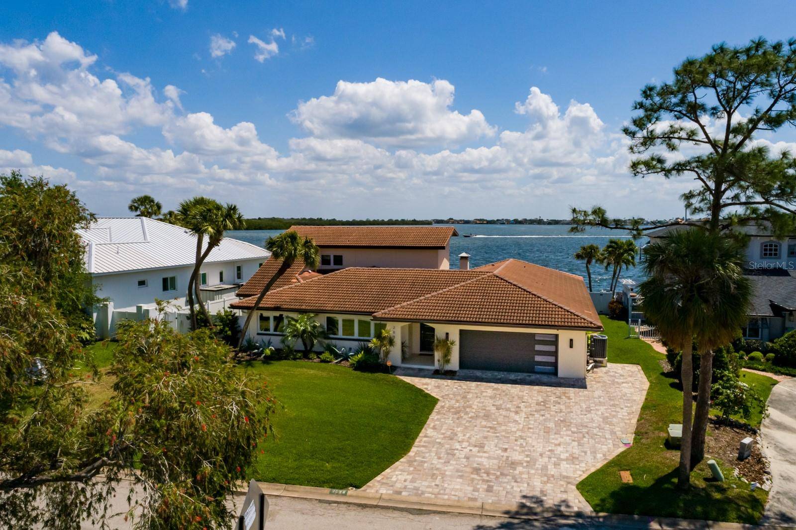 St Petersburg, FL 33702,2096 TANGLEWOOD WAY NE