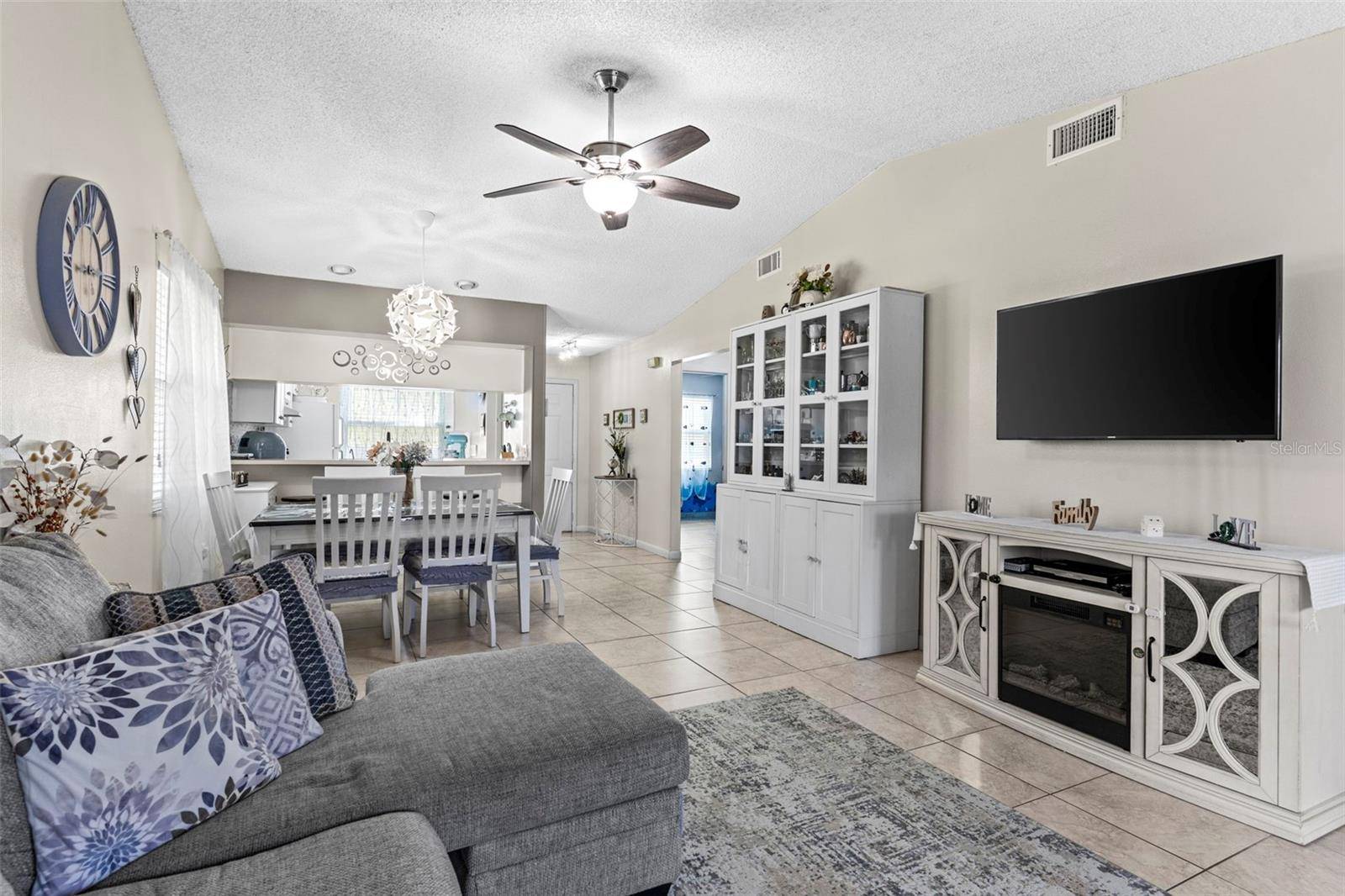 Lakeland, FL 33813,606 LAKE CAROLYN CIR