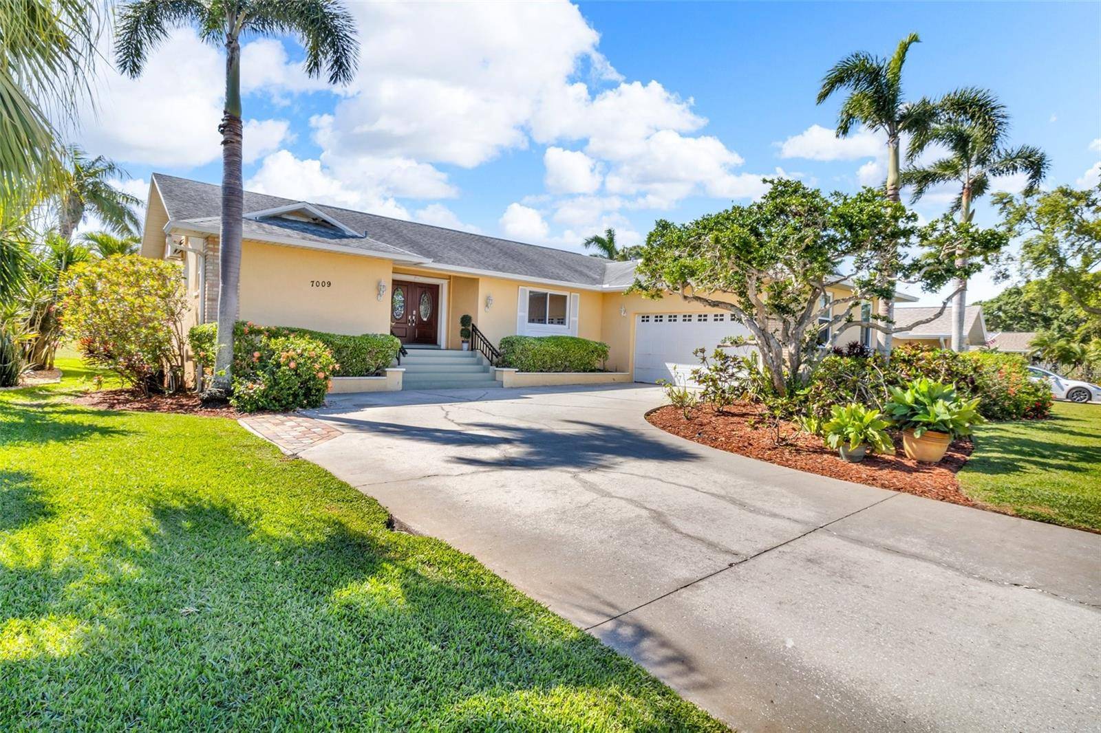 Seminole, FL 33777,7009 GREENBRIER DR