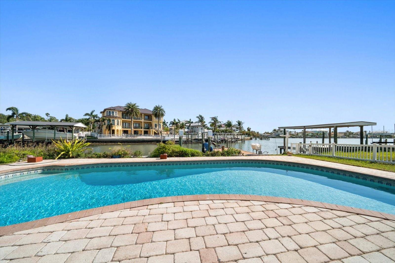 Belleair, FL 33756,19 N PINE CIR