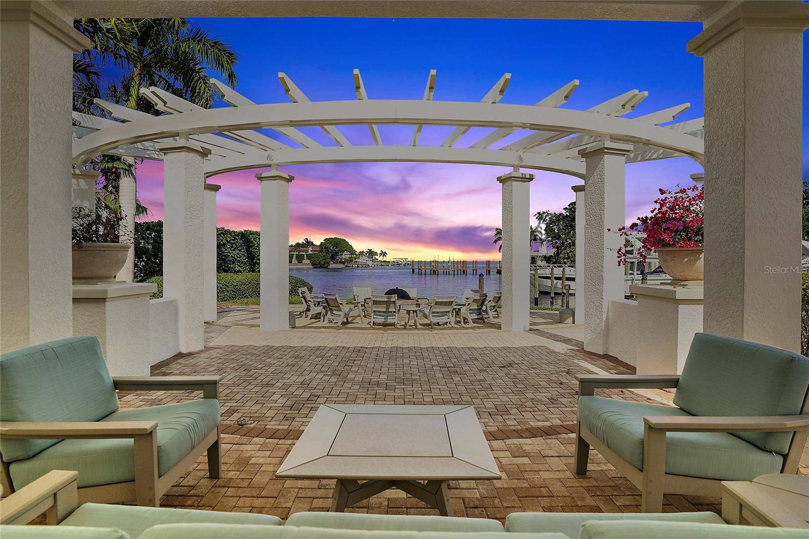 St Petersburg, FL 33704,1325 SNELL ISLE BLVD NE #305