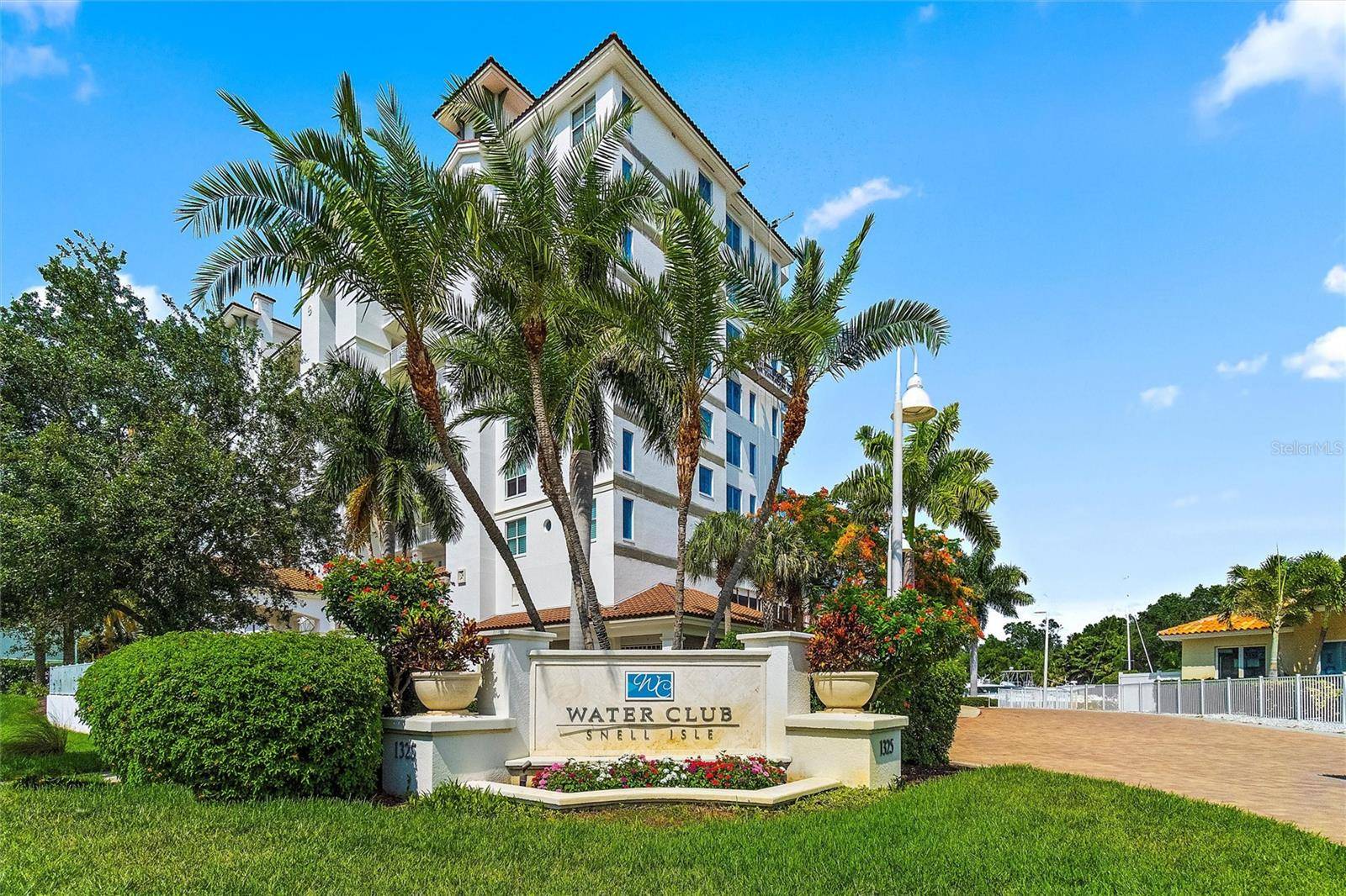 St Petersburg, FL 33704,1325 SNELL ISLE BLVD NE #305